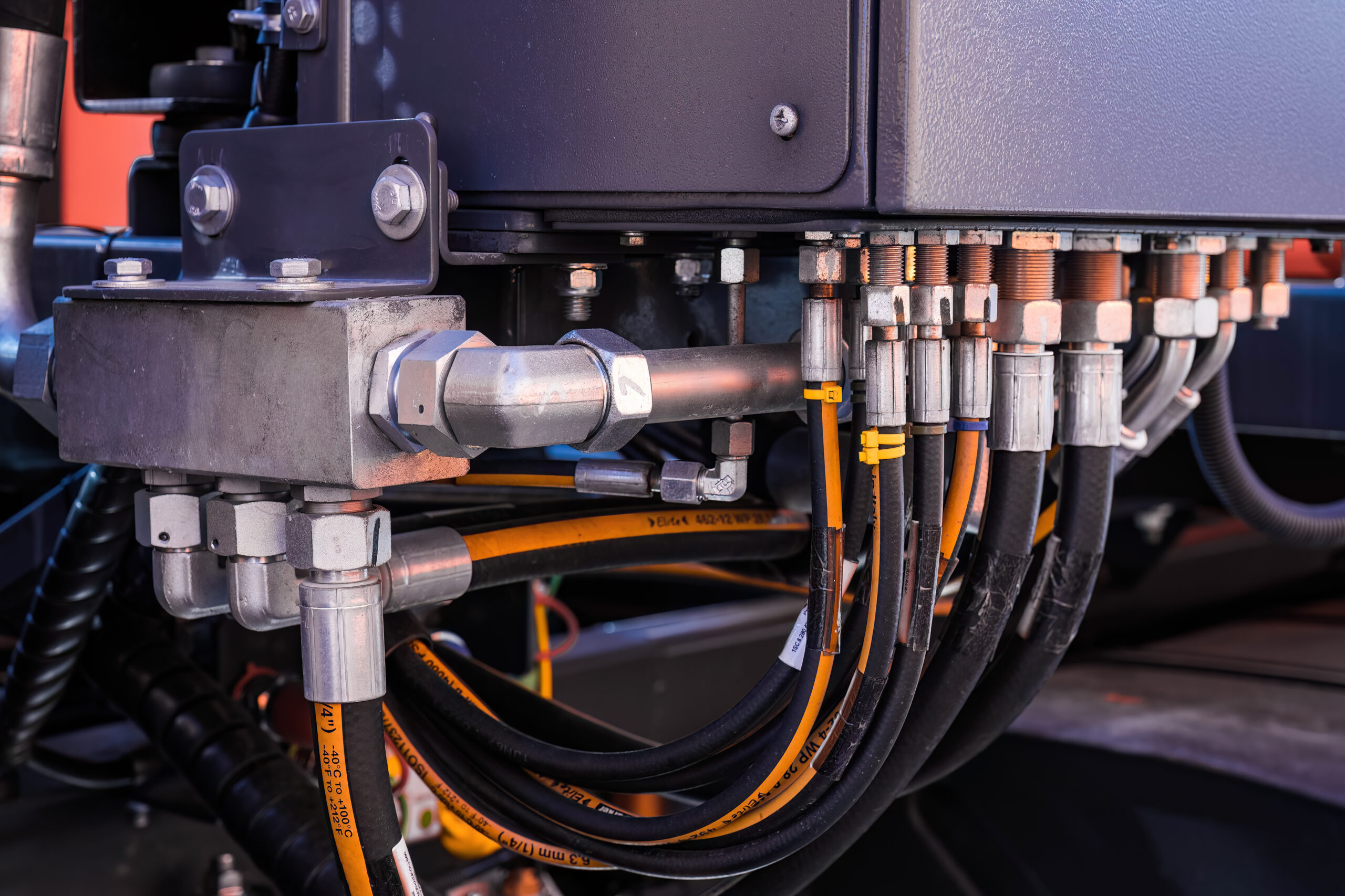 Nowoczesne technologie w produkcji węży hydraulicznych – co warto wiedzieć?