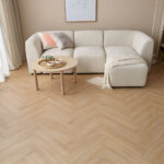 Podłogi w domu z drewna – co wybrać, gdy potrzebujesz trwałości? Przewodnik po nowoczesnych rozwiązaniach