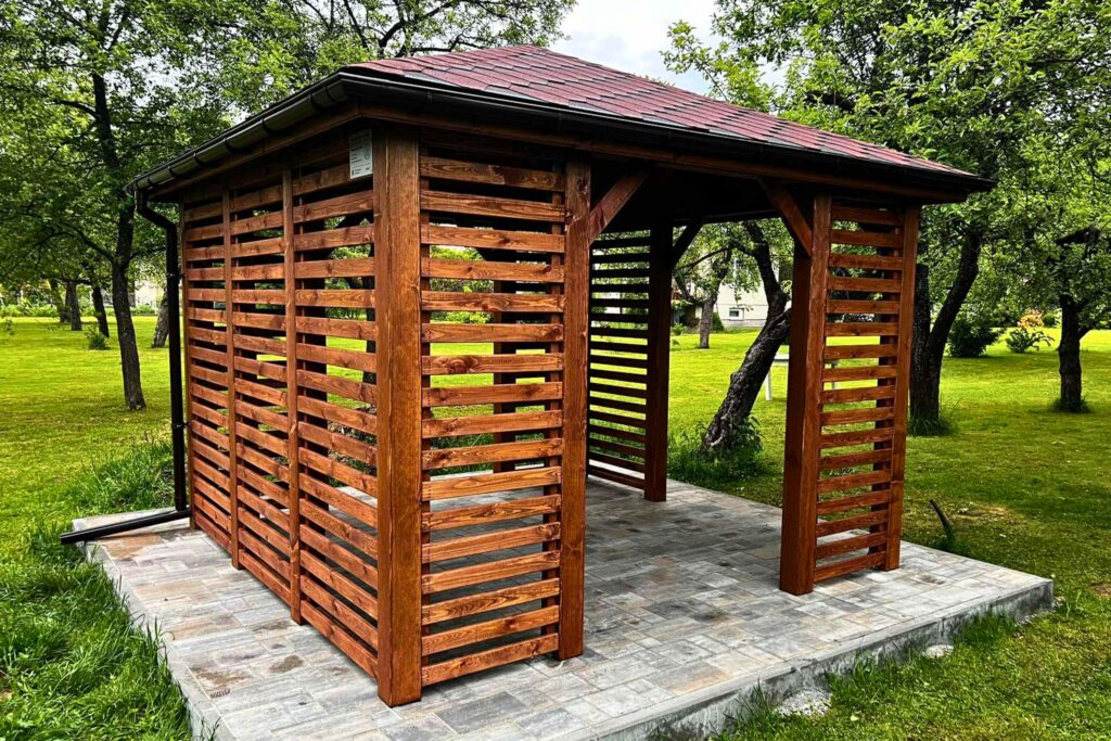 Drewniane konstrukcje ogrodowe – jak stworzyć funkcjonalną przestrzeń wokół domu?