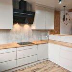 Ile kosztuje kuchnia na wymiar w 2026 roku? Aktualne ceny i czynniki wpływające na wycenę