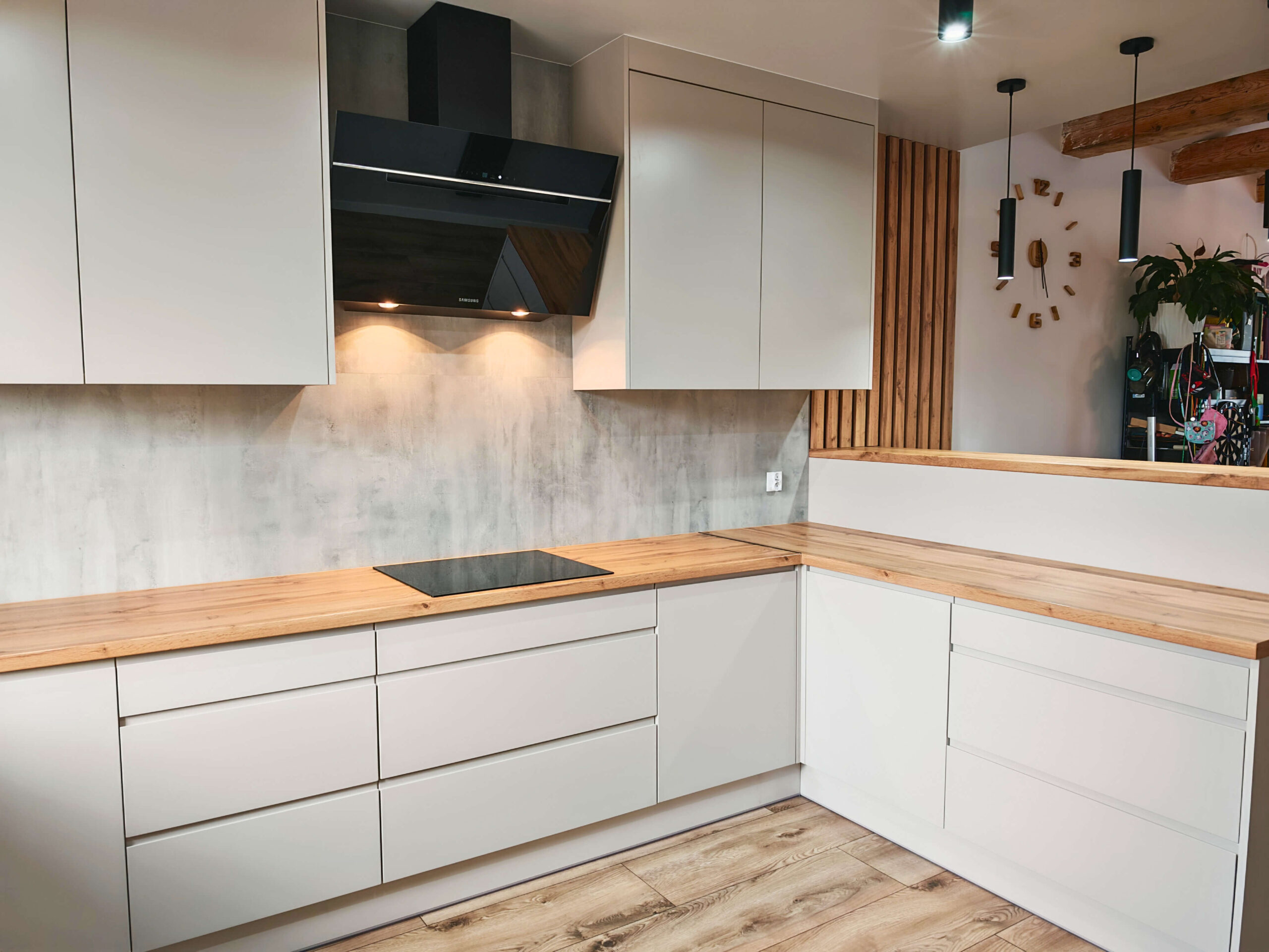 Ile kosztuje kuchnia na wymiar w 2026 roku? Aktualne ceny i czynniki wpływające na wycenę